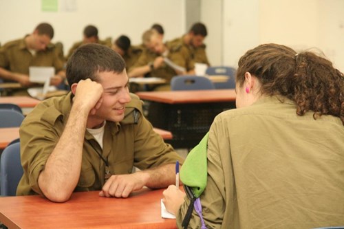 לקבל עזרה בתנאי השירות עוד לפני הגיוס