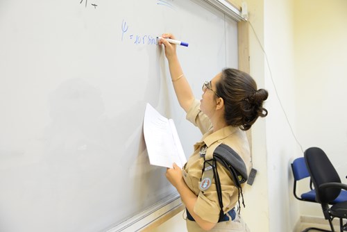 חונכת בביהס לטיסה